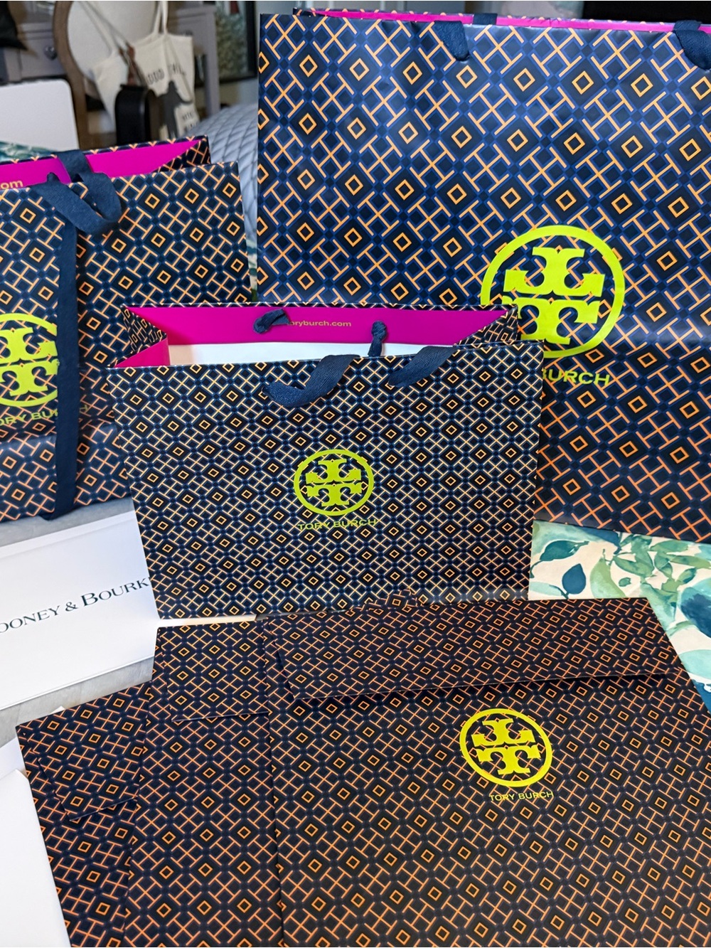 Tory Burch/KateSpade/Michael Kors/D&B/Vera Bradley branded bags/boxes